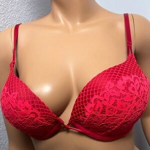 NWOT Victoria Secret Bombshell Plunge Bra S 32D